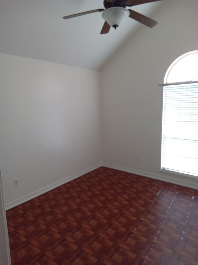 Building Photo - South Bossier Beauty!