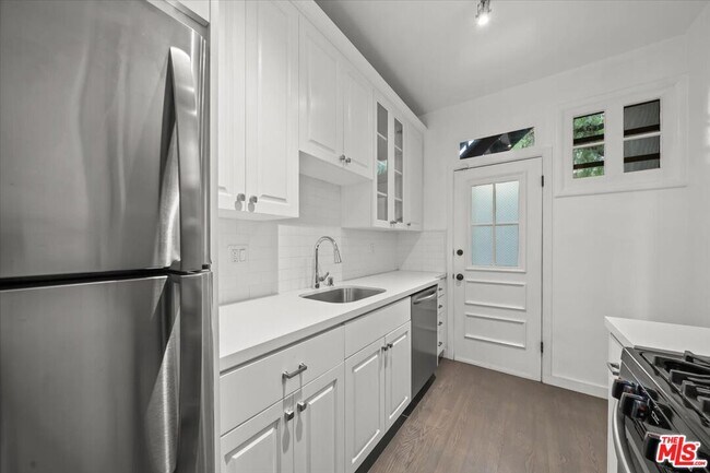 Building Photo - 1218 N La Cienega Blvd
