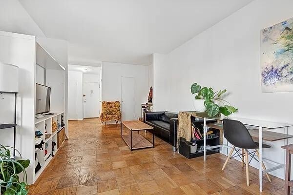 Building Photo - 210 E Broadway