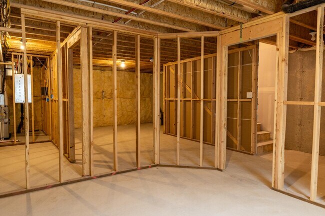 Building Photo - 878 Portman Wy