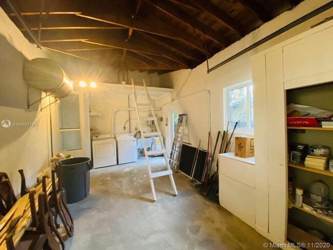 Building Photo - 800 Andalusia Ave