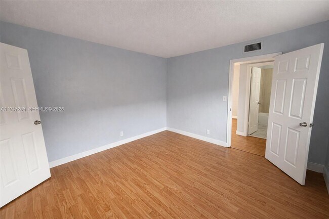 Building Photo - 1733 Mayo St