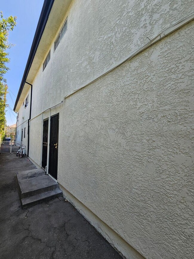 Building Photo - 245 E Ave 38