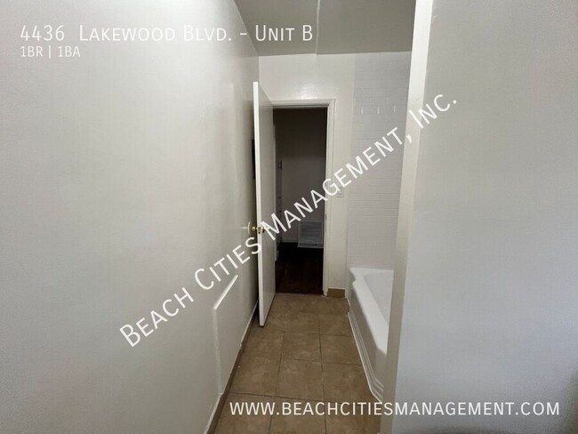 Building Photo - 4436 Lakewood Blvd