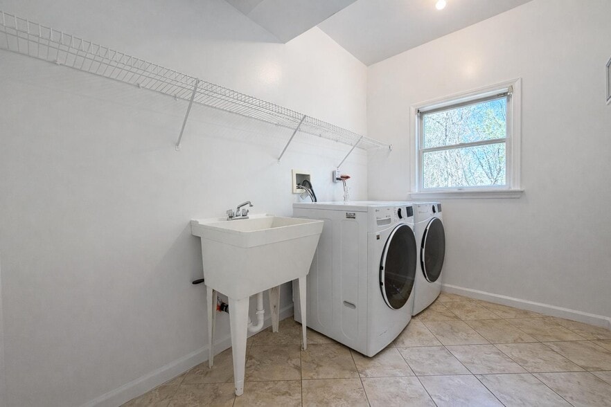 Building Photo - 12 Fortune Way