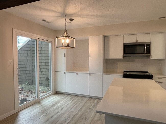 Building Photo - Charming Condo in a Can't-Miss Location – Private Deck, Garage, and Nature-Filled Community