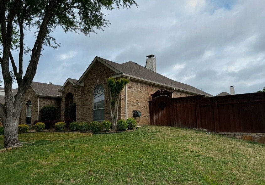 Building Photo - 11820 Duxbury Dr