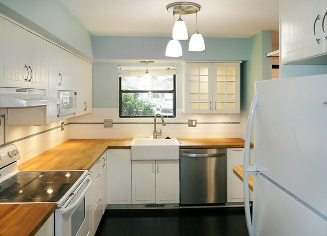 Building Photo - 140 Beechwood Dr