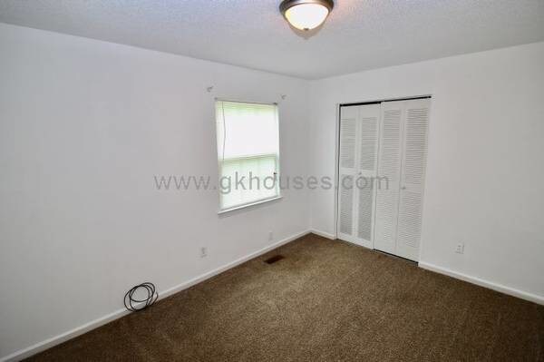 Building Photo - 7313 Valley Ln