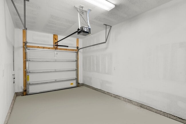 Building Photo - 5980 Callaway Cir