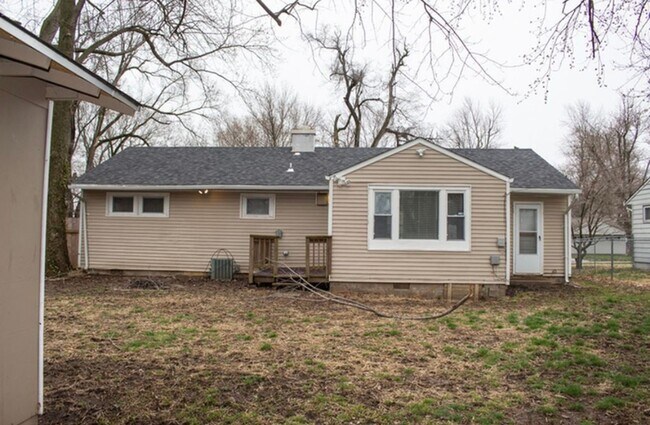 Building Photo - 3-bedroom, 1-bathroom home located in the heart of Kansas City, MO $1350.00!