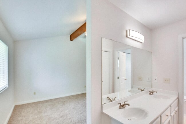 Building Photo - 3109 Monument Dr
