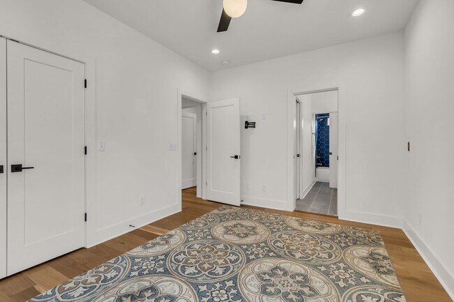 Building Photo - 715 32nd Ave N