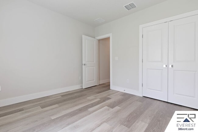 Building Photo - FULLY FENCED, LIKE NEW 3/2/2 IN PINE LAKES