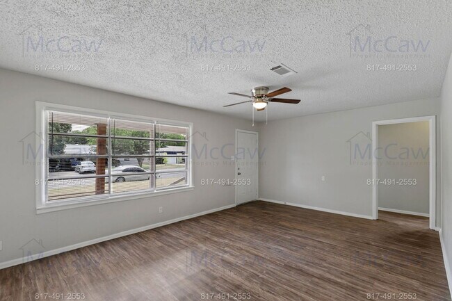 Building Photo - 816 Sandell Dr