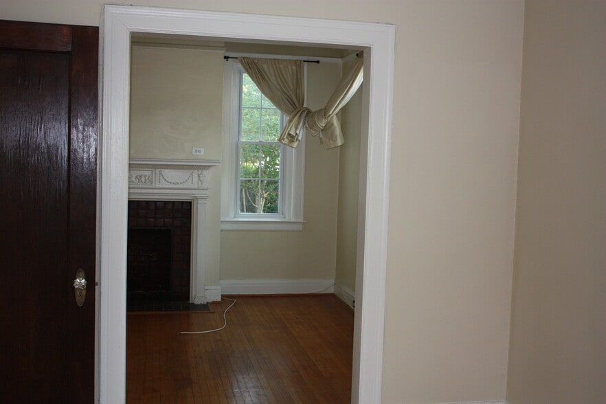 Building Photo - 3409 Greenway