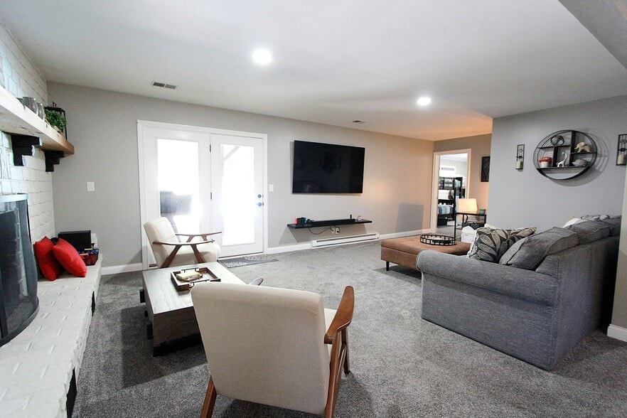 Family Room - 1555 Saint Joseph Cir