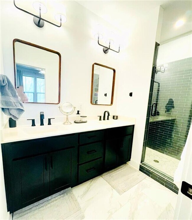 Building Photo - 115 Firefly Cir