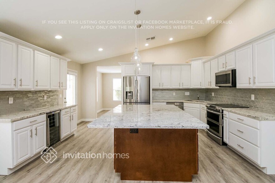 Building Photo - 414 S Lake Mirage Dr