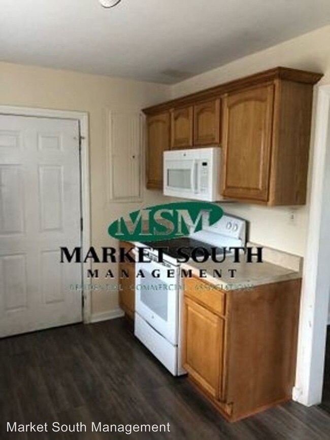Building Photo - 3 br, 1 bath House - 121 E. 63rd Street