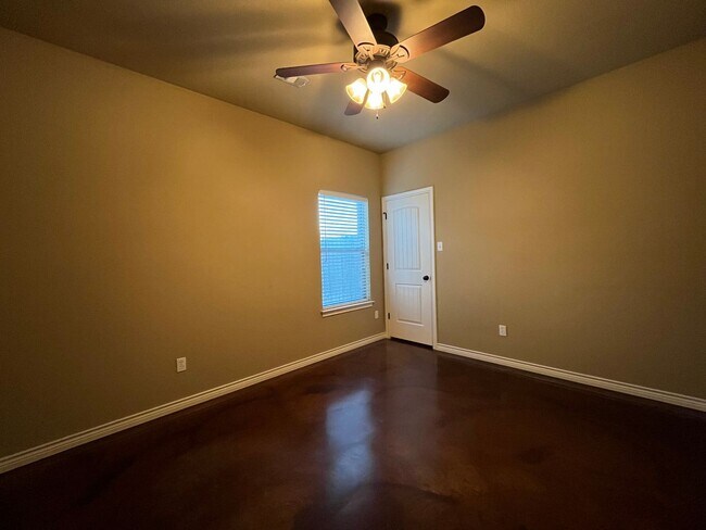 Building Photo - Available Now: 4 Bedroom Single Family Home: Midway ISD:  Move in Special