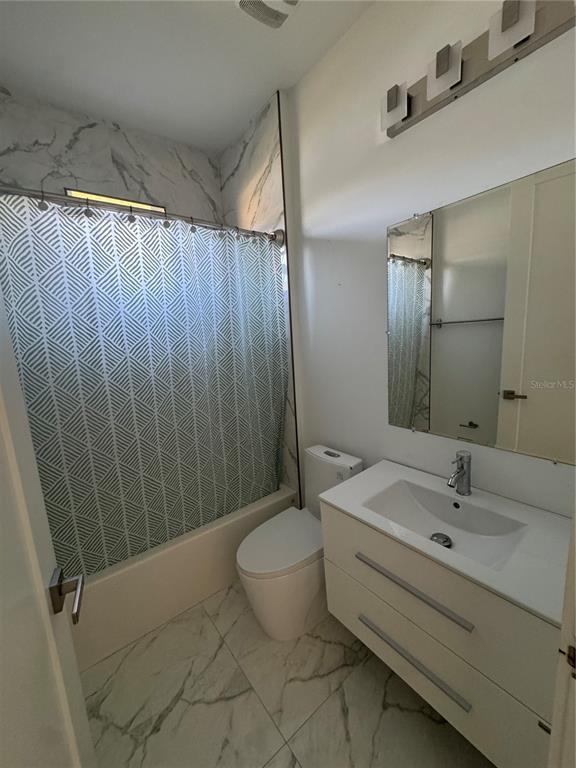 Building Photo - 15 Regent Ln