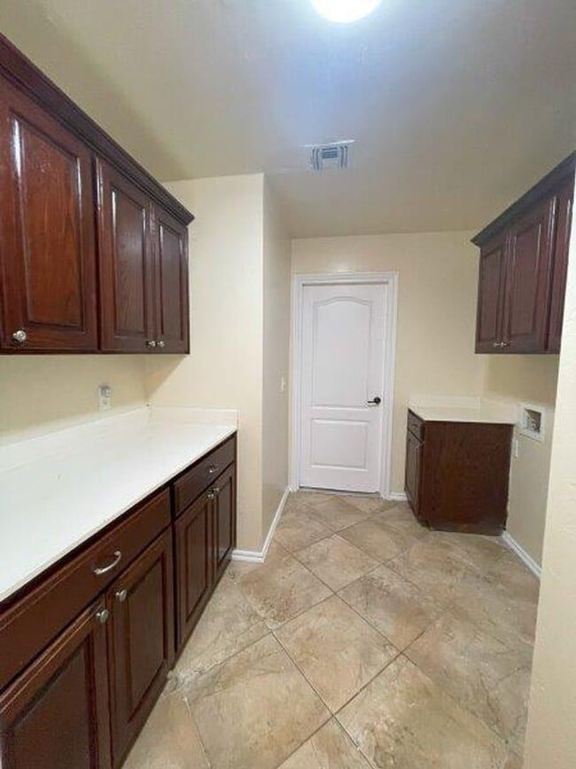 Building Photo - 3 bed plus office with storm shelter in Moore Schools!