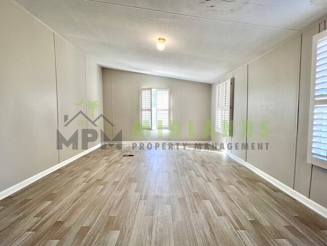 Building Photo - 323 Tabor Dr