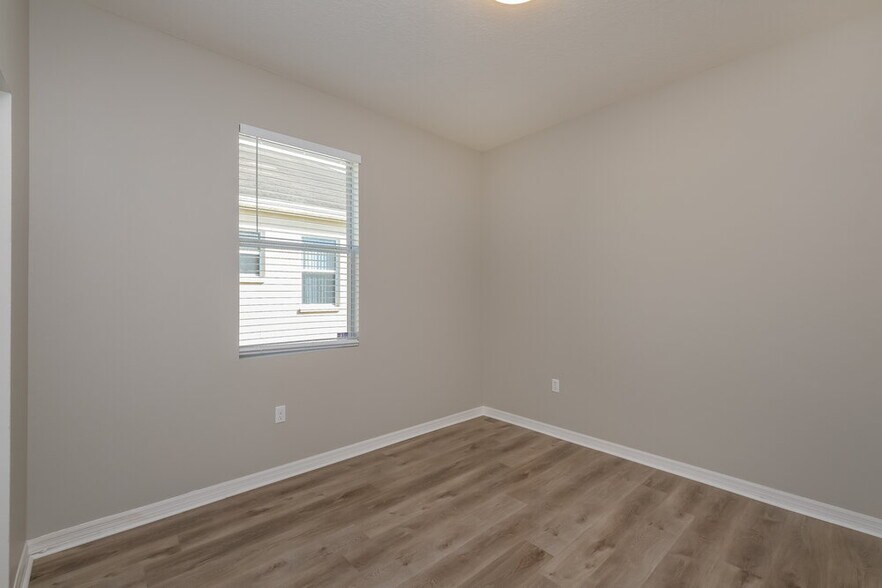 Building Photo - 6222 Twin Bridges Dr