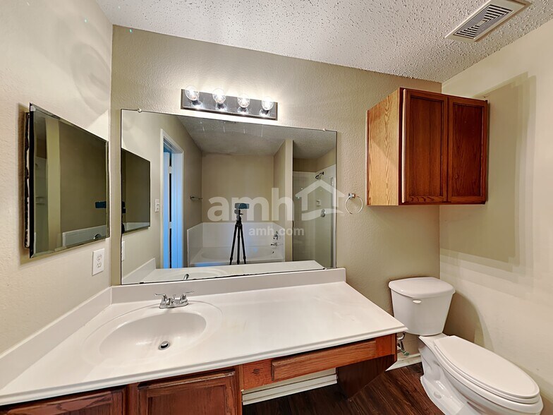 Building Photo - 1140 Single Tree Dr