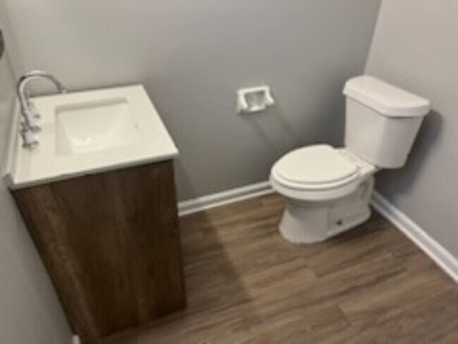 Building Photo - Available Now! PRICE REDUCE! MOVE IN SPECIAL $100 OFF FIRST MONTHS RENT!!