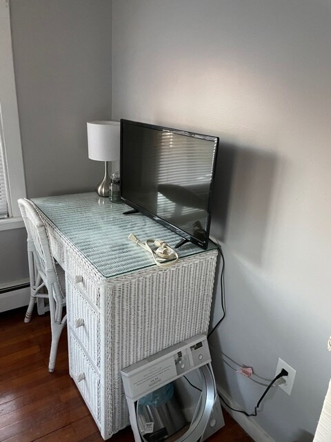 Work from home - 266 Cosey Beach Ave