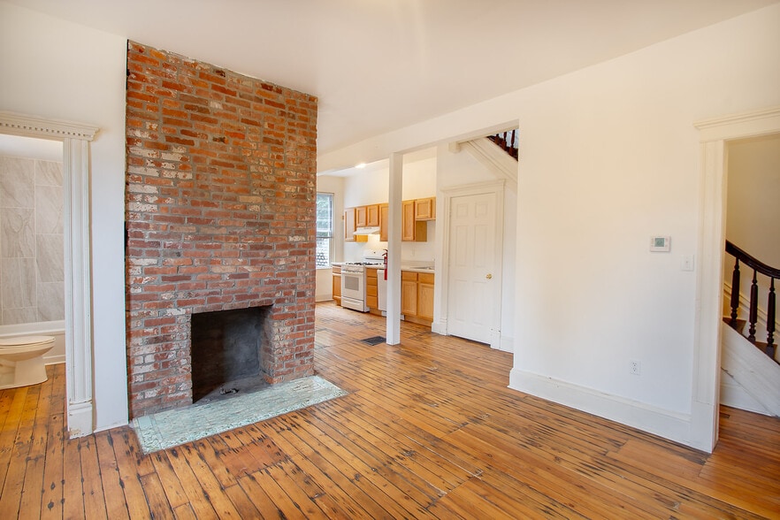 Building Photo - 328 Franklin Ave