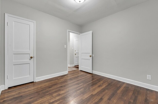 Building Photo - Charming 3BR/1BA Home with Spacious Yard & Great Location