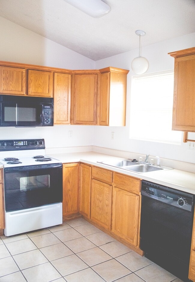 Building Photo - 2 bedroom and 2 bathroom property located in West Lafayette!