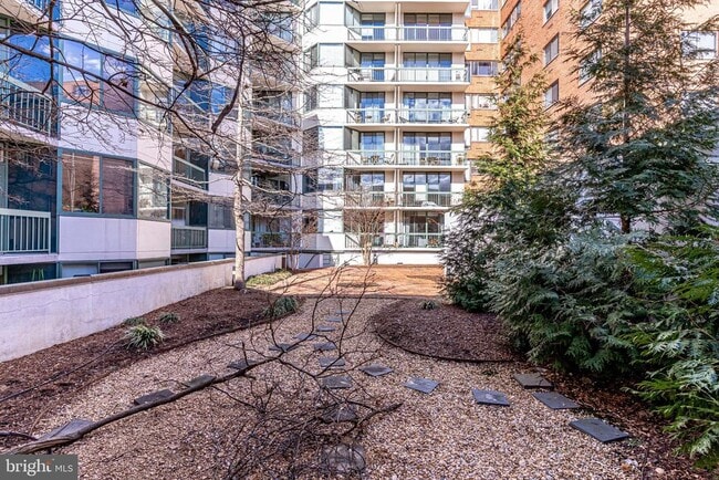 Building Photo - 955 26th St NW