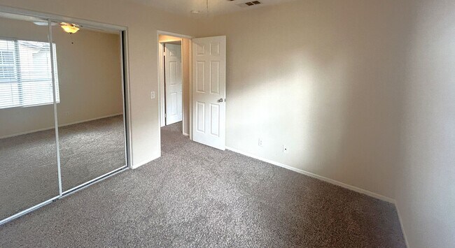 Building Photo - Isidora Lane  Eastvale, Ca (3 bed, 2.5 bath)