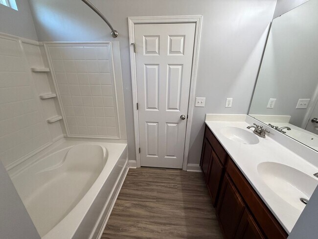 Building Photo - 3 Bedroom 2 Bath House in Brickhope Greens - Goose Creek