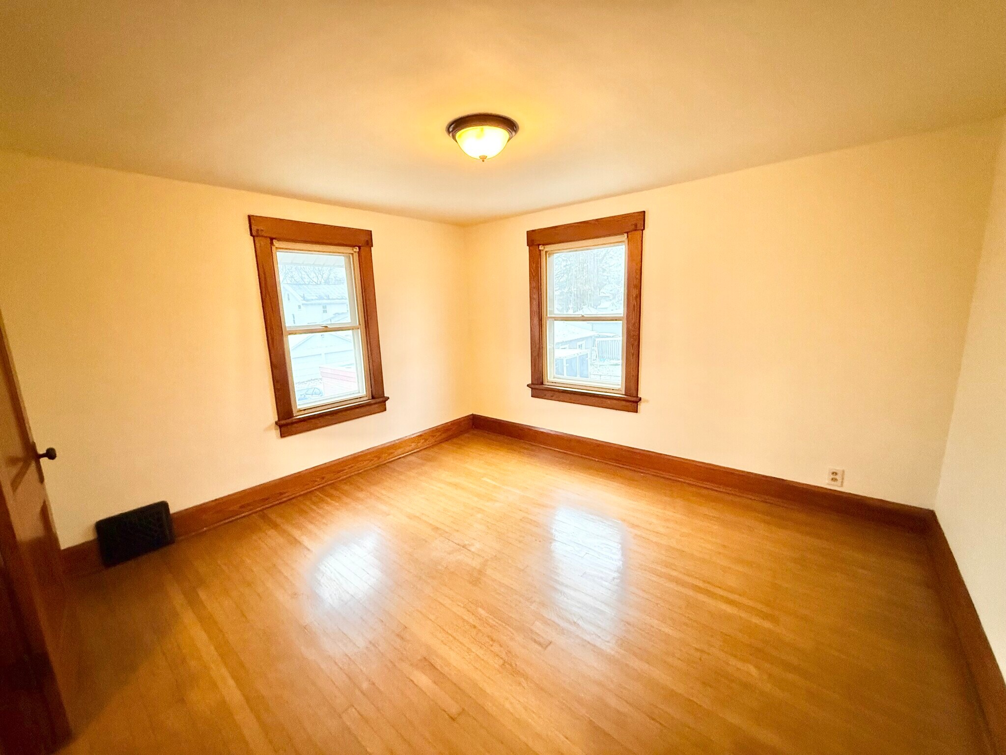 Building Photo - 1208 19th St NW