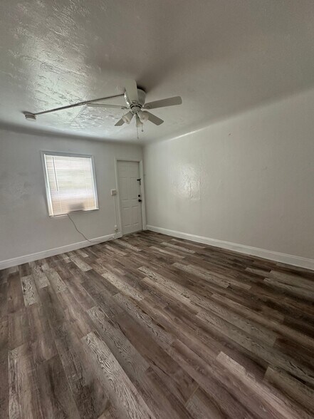 Building Photo - 17 Detroit St