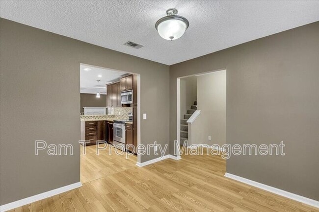 Building Photo - 8 Rivermarsh Ct