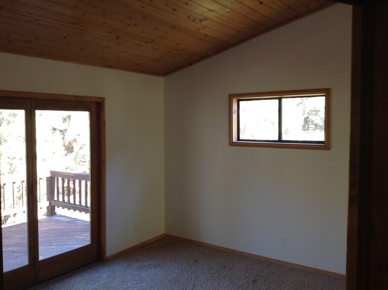 Building Photo - 15709 Plum Way