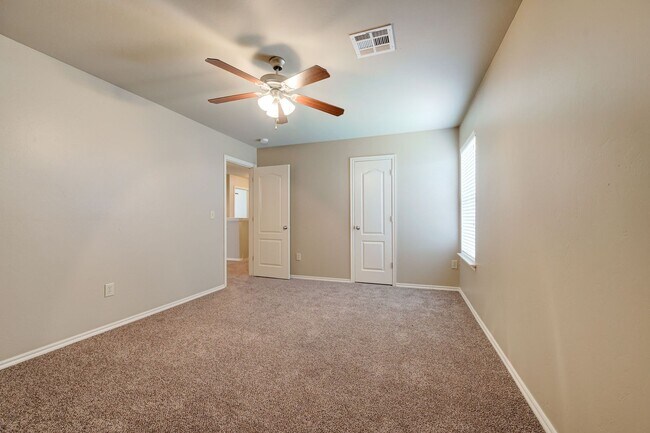 Building Photo - ** $500 Off Move-in Special ** Gorgeous 4 ...
