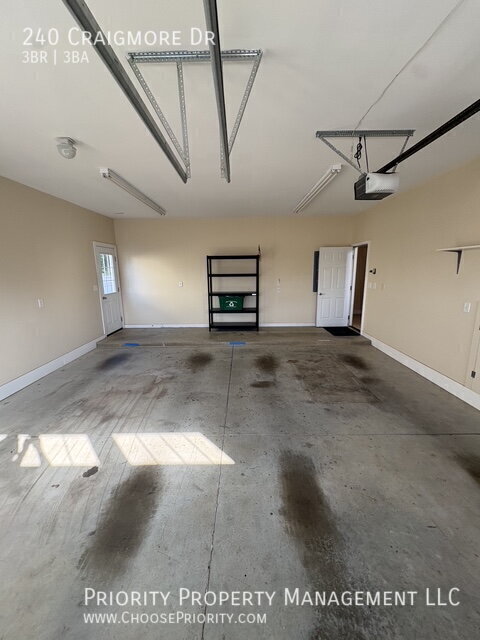 Building Photo - 240 Craigmore Dr
