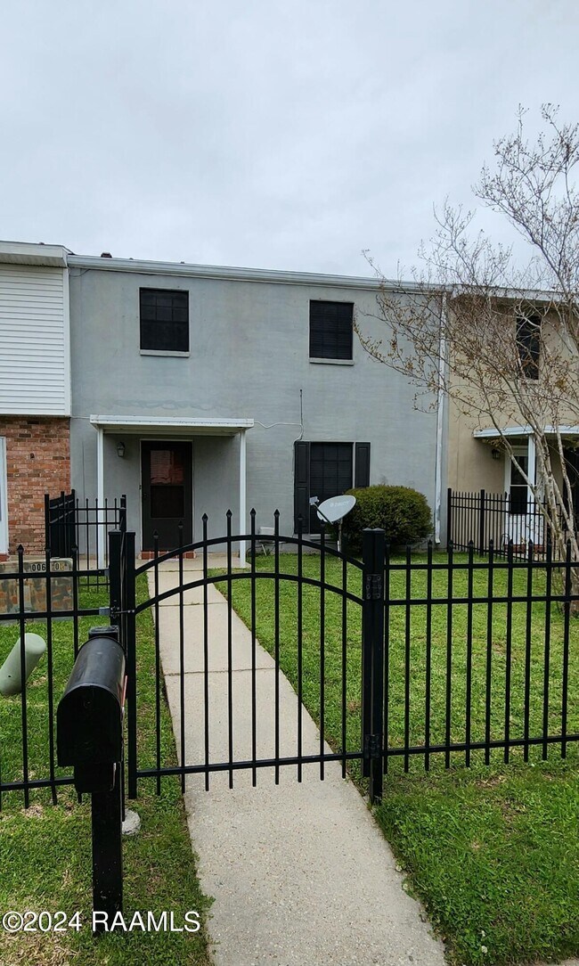 Building Photo - 403 Bell Downs Dr