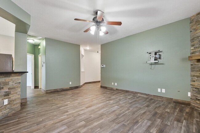 Building Photo - 10638 Desert Springs Cir