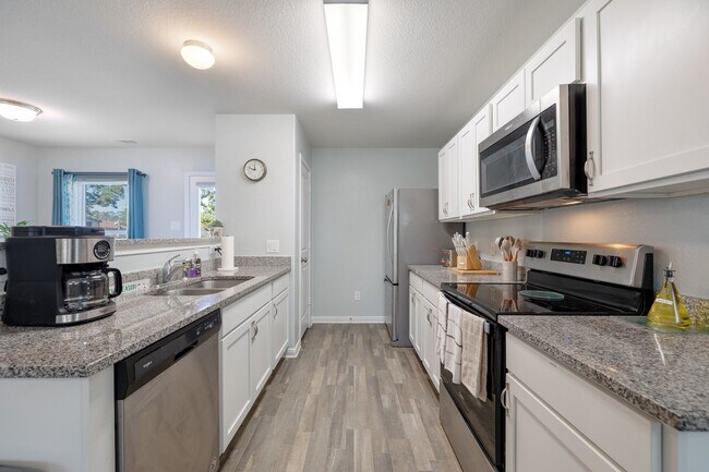 Building Photo - 196 Goldenrod