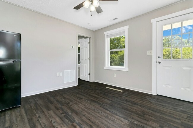 Building Photo - 8 Cobble Dr