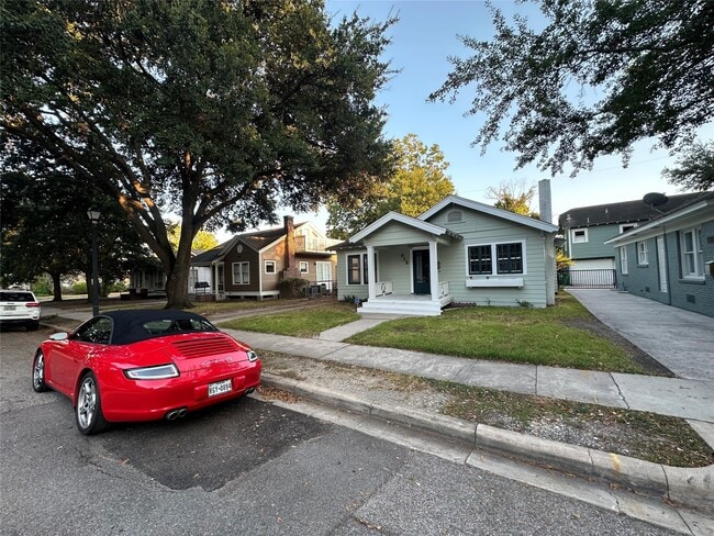 Building Photo - 912 W Melwood St
