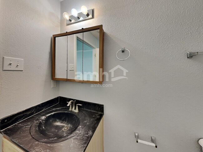 Building Photo - 1316 Clove Ct